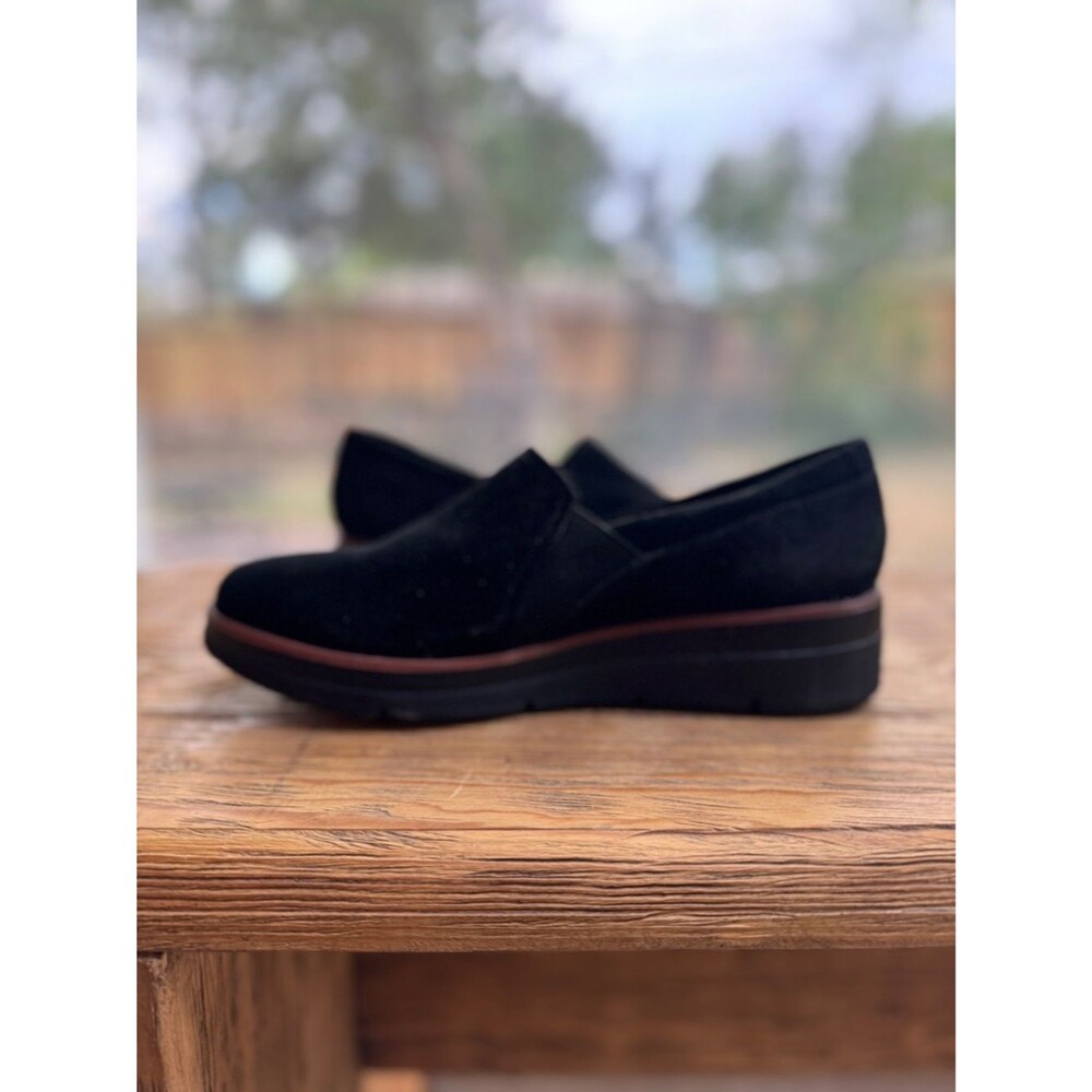 Clarks Women's Sharon Dolly black suede Women’s Slip-On Loafers - Size 8